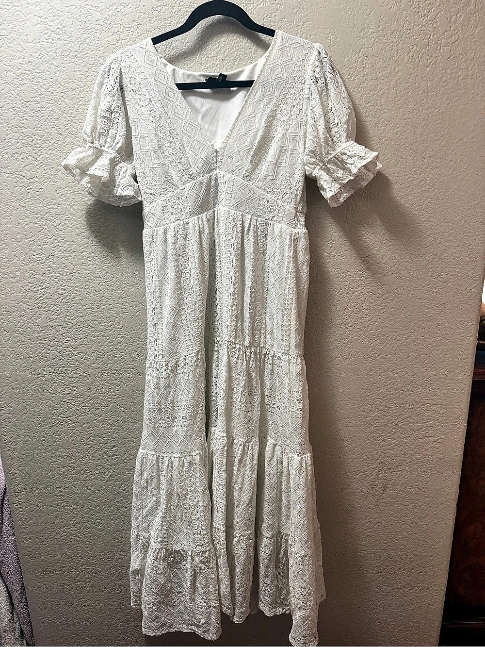 VICI White Tiered Maxi Dress Size Medium Like New
